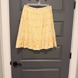 Banana Republic Light Yellow Skirt with Embroidered Flowers Size 2